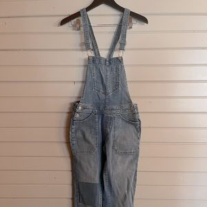 Women’s denim Levi’s overalls